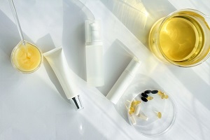 private label cosmetics bottle containers with skin care raw materials