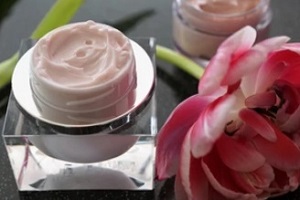 no lable cream with flower