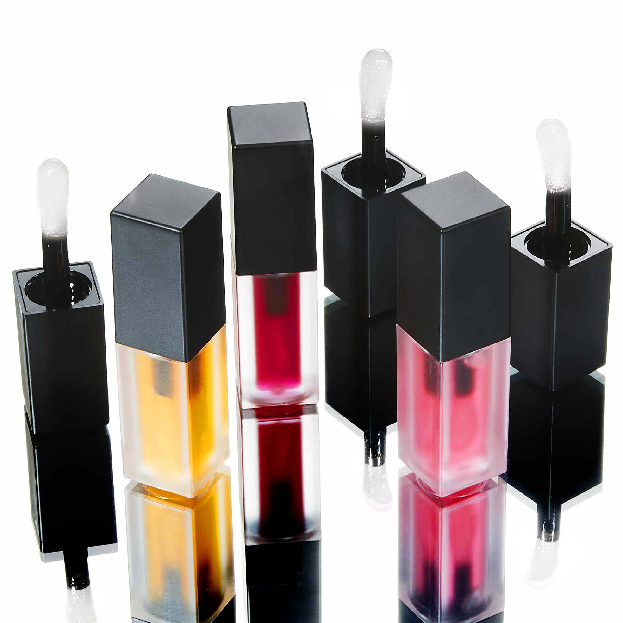 Private-Label-Lip-Oil-All-Colors-On-Mirror
